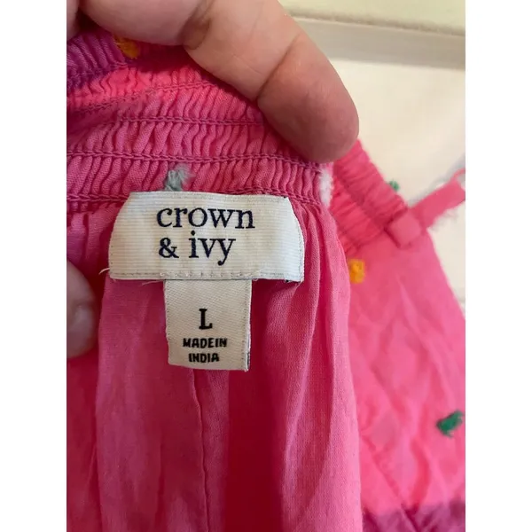 Crown& Ivy Babydoll Women's Embroidered Babydoll Top size Large - Image 4