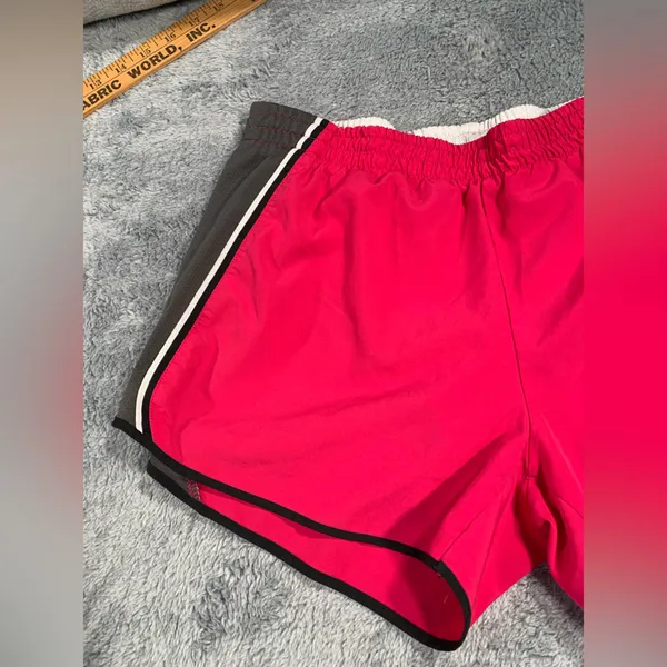 Nike dri-fit shorts pink medium - Image 2