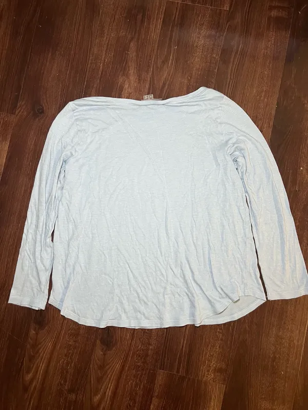 Vince Light Blue 3/4 Long Sleeve size Small - Image 2