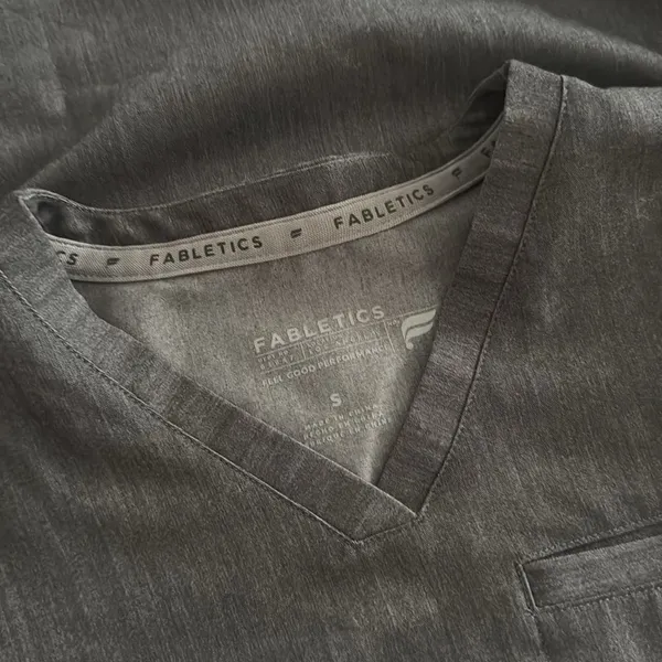 Fabletics Women's Method 2-Pocket Scrub set 
EUC - Image 5