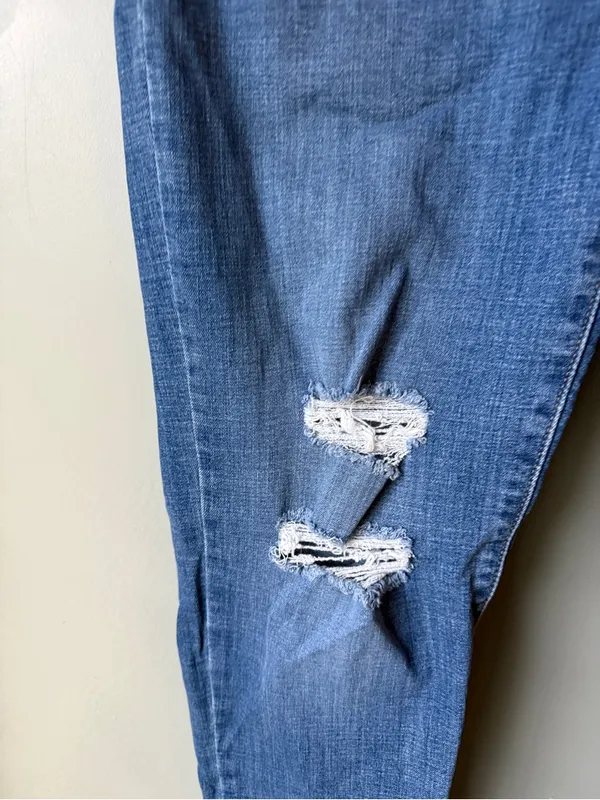 Levi’s Boyfriend Distressed Jeans – Women’s Size 29 - Image 2
