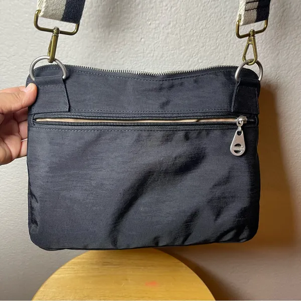 Baggallini Rio Crossbody Bag - Image 2