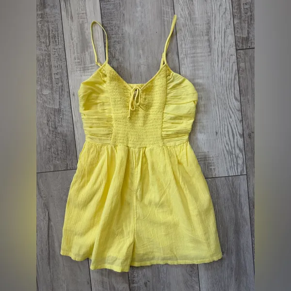 Aerie Yellow Smocked Keyhole Beachy Romantic Summer Yellow Romper size small - Image 7