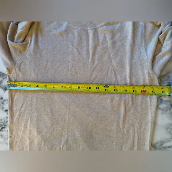EUC QUINCE Lightweight Cotton Cashmere Crew Sweater - small hole customer return - Image 5