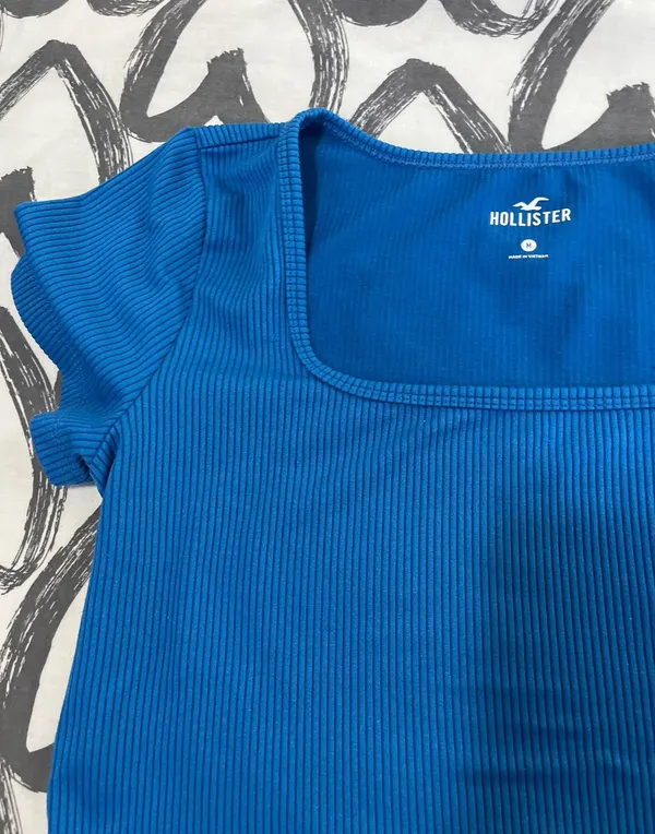 HOLLISTER Ribbed Seamless Fabric Square-Neck Top - Image 4