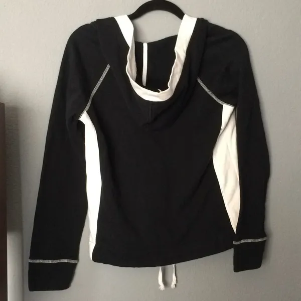 Sonoma Black and white V-neck small sweatshirt with hood - Image 3