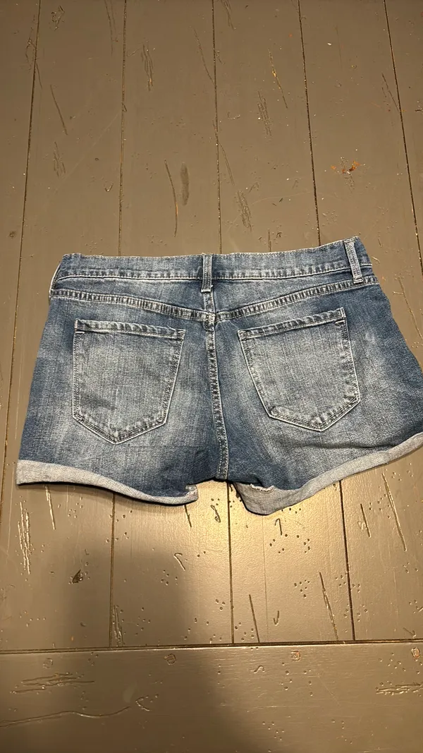 Old Navy Boyfriend Jean Shorts - Image 2
