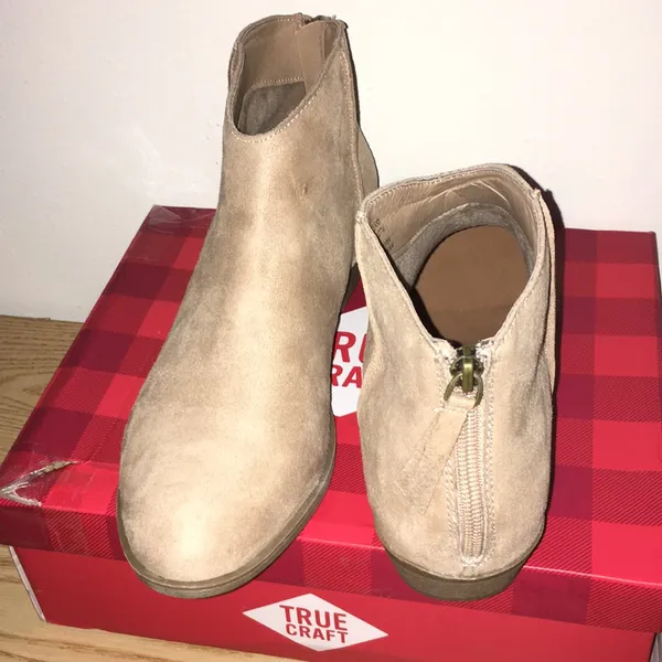 New True Craft 1” Heel Suede Feel Booties Natural - Image 6