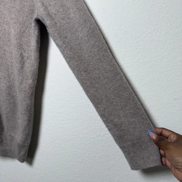 Hilary Radley‎ Womens 100% Cashmere Sweater M Taupe V-Neck Luxury Academia - Image 2