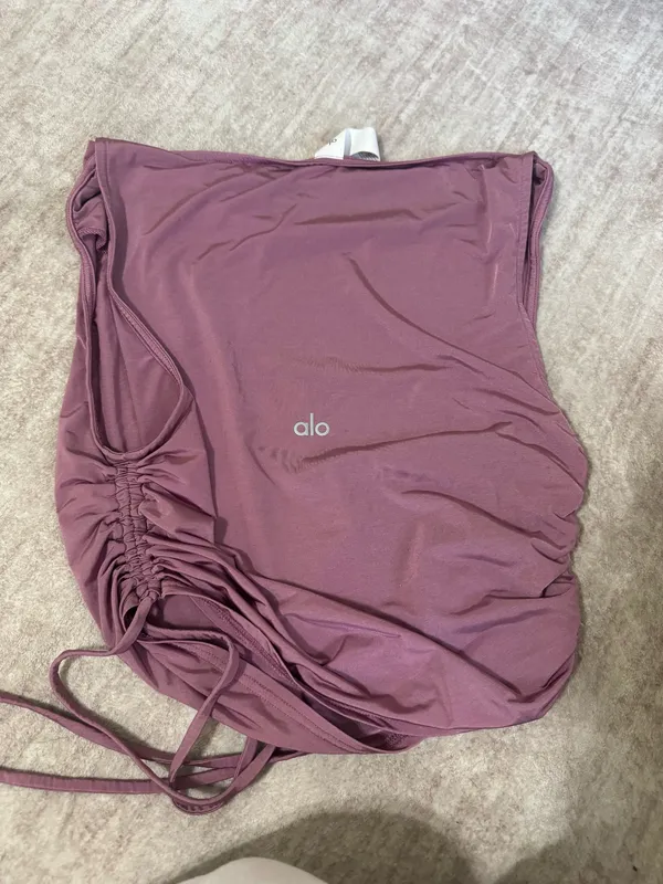 Alo yoga standout cowl tank size small - Image 4