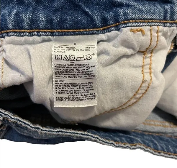 Old navy distressed high rise shorts size 6 - Image 6