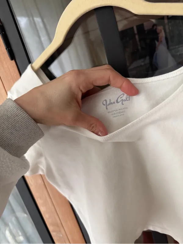 Brandy Melville cropped top tee scoop neck short sleeve john galt - Image 3