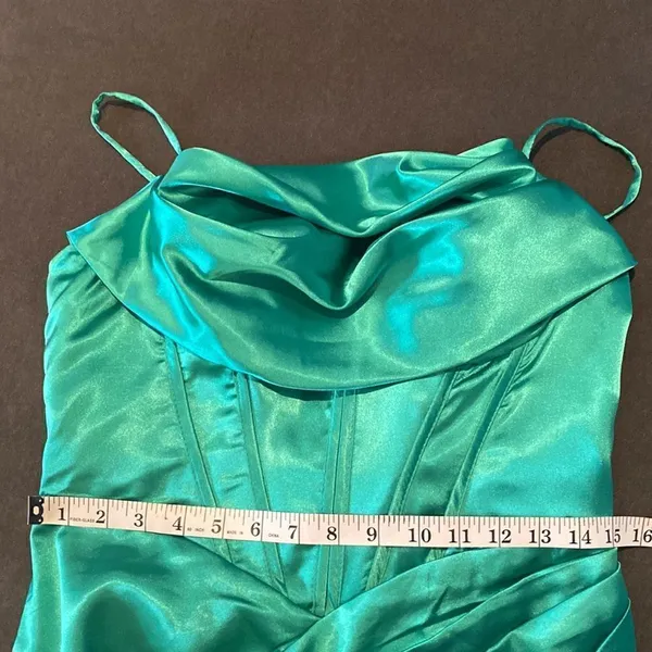 Women’s Green Full Length Prom Dress Criss Cross Straps Leg Slit Size 10 *READ - Image 9