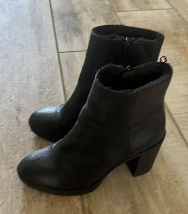 Black Zip - Image 2