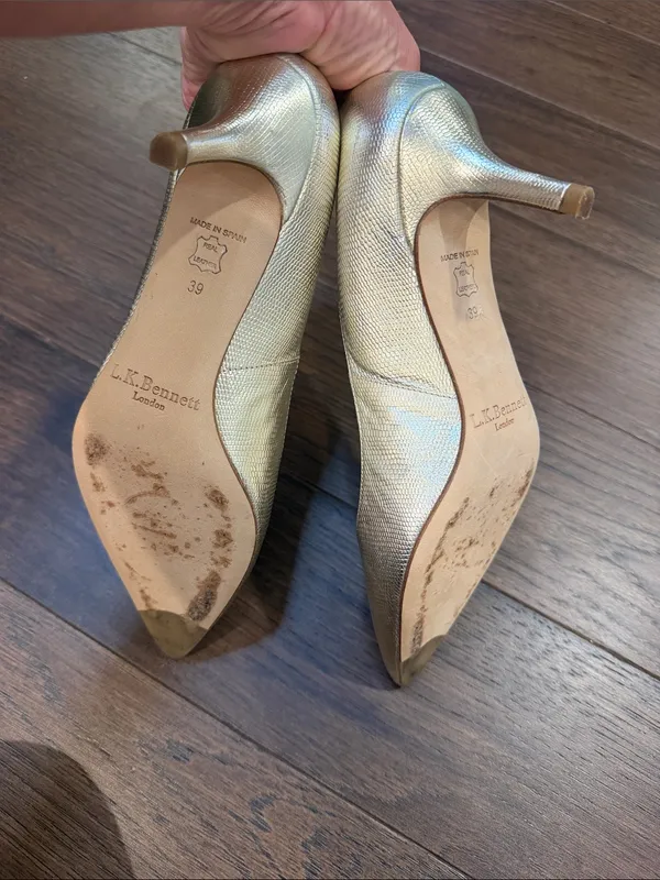 LK Bennett Metallic Gold Textured Pointed-Toe Pumps Size 39 - C61-001 - Image 5