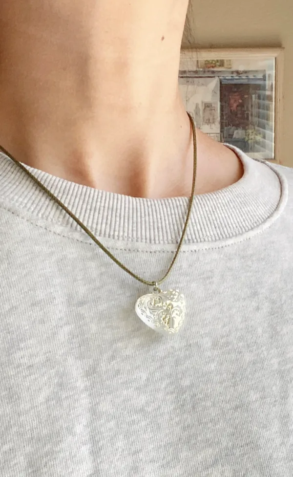 Handmade whimsical vintage style heart necklace🩵 - Image 5