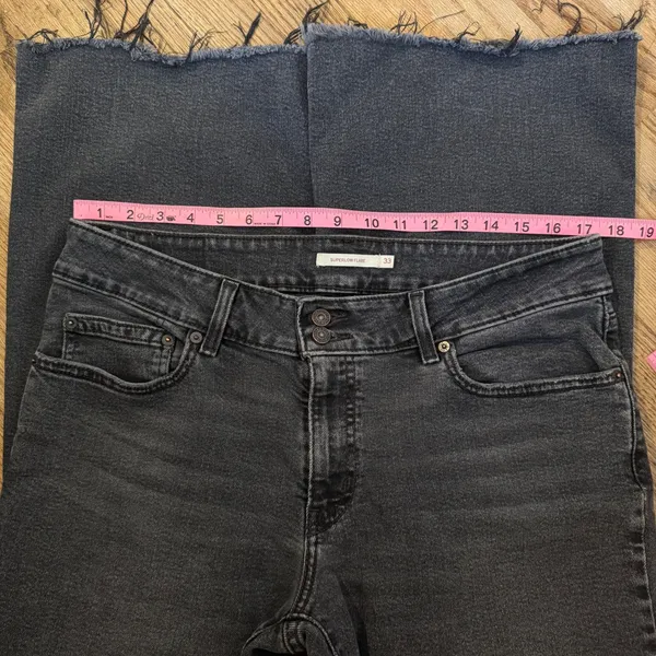 Levis‎ Superlow Flare Jeans Faded Black Raw Hem Size 33 Low Rise Y2K Denim - Image 5