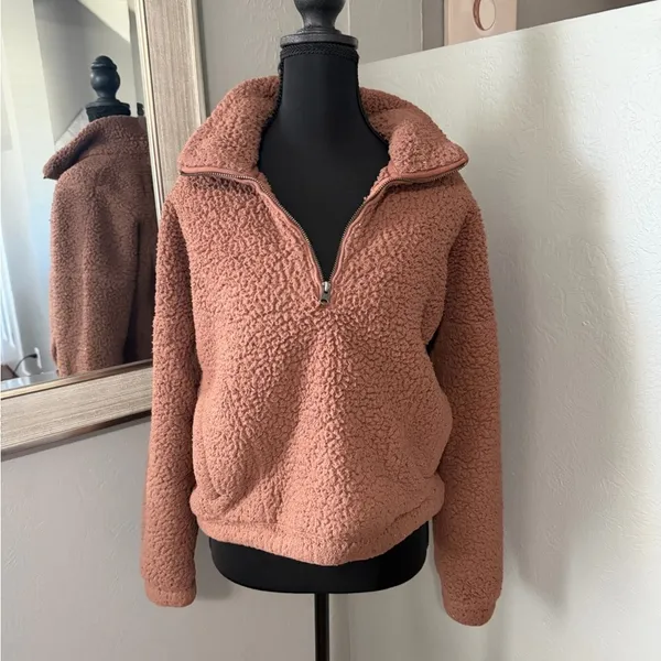 Abercrombie & Fitch Soft A & F Sherpa 1/4 zip fleece small. - Image 2