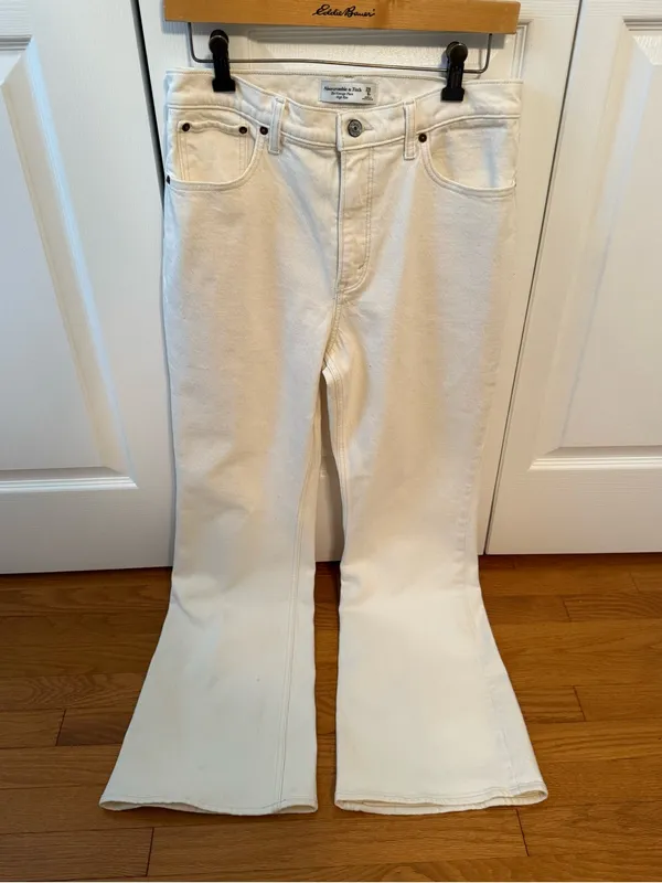 Abercrombie & Fitch The Vintage Flare High Rise Jeans in Cream - Image 2