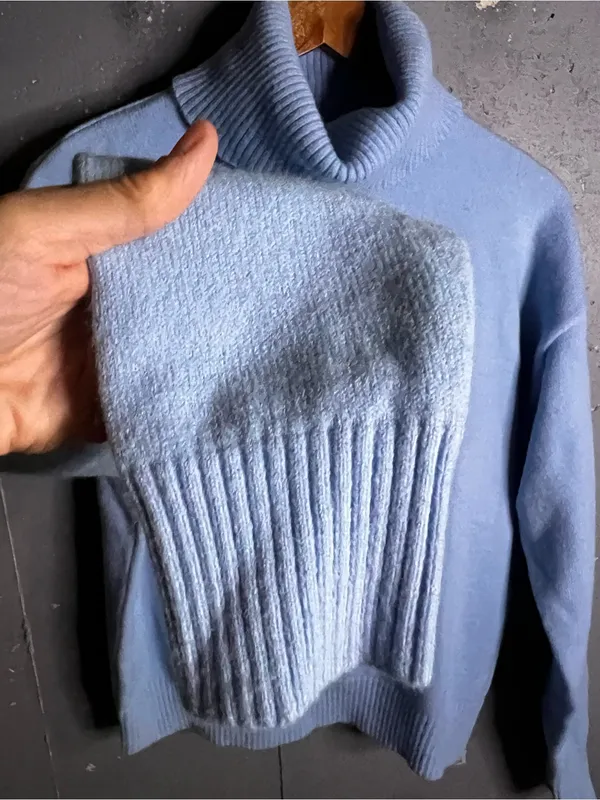 EDIKTED Isabelle Oversize Turtleneck Sweater in Light Blue. Size XS/S - Image 7