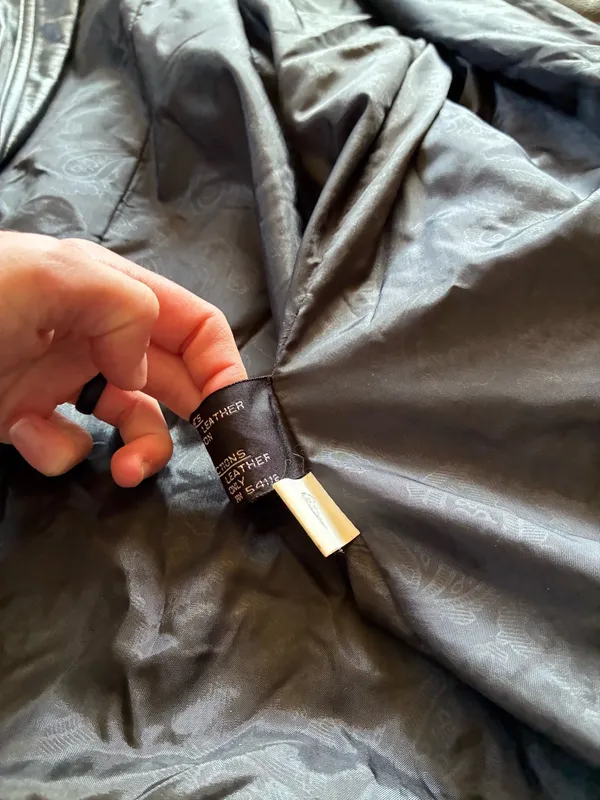 Vintage Black leather Rock Creek trench coat size small The outer shell is 100% genuine leather The lining in Nylon! Missing 1 button on the right side in pictures 1-4 not noticeable or even a snag there!!! - Image 7