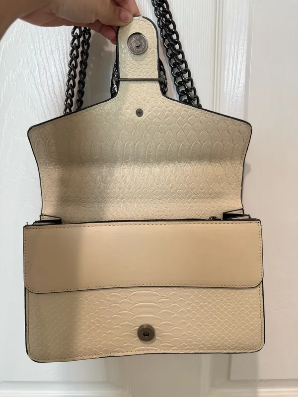 Cream Textured Shoulder Bag with Gunmetal Chai - Image 4