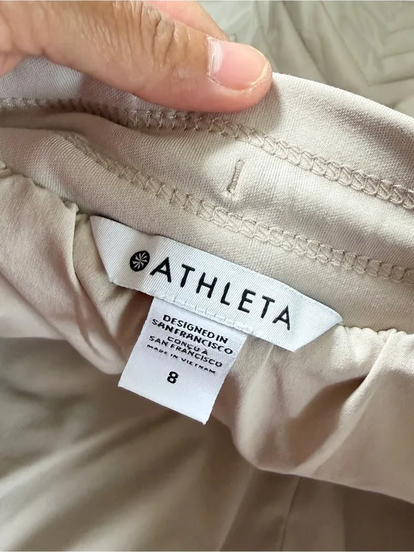 Athleta Women’s Apres Ski Quilted Shorts Puffer Insulated in Beige Chevron 8 - Image 7