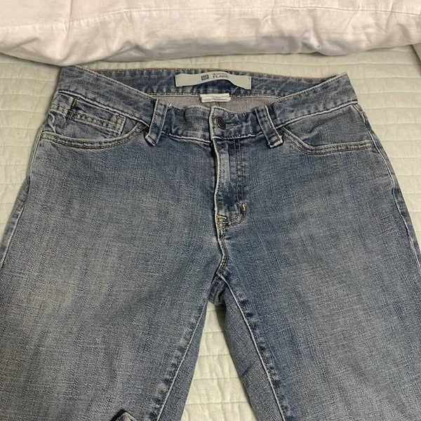 Women’s Gap jeans 🖤 - Image 2