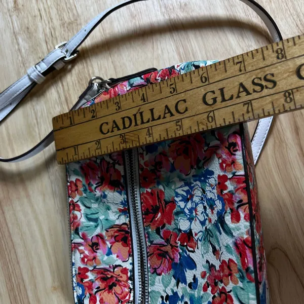 Kelly & Katie Floral Crossbody Bag White Red Blue Faux Leather Small Purse - Image 6
