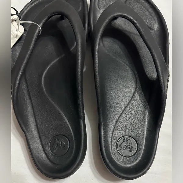 Crocs Women’s Black Moulded Flip Flops‎ Size w4 Comfort - Image 4