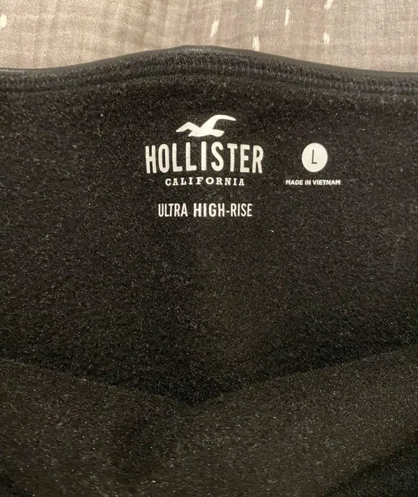 Hollister Ultra High-Rise Faux Leather Leggings - Image 4