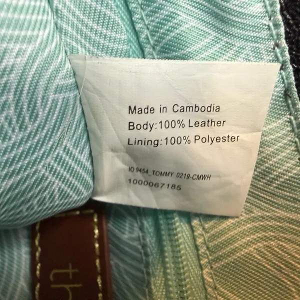 The Sak Black Messenger Bag 100% leather zipper and magnetic closure - Image 3
