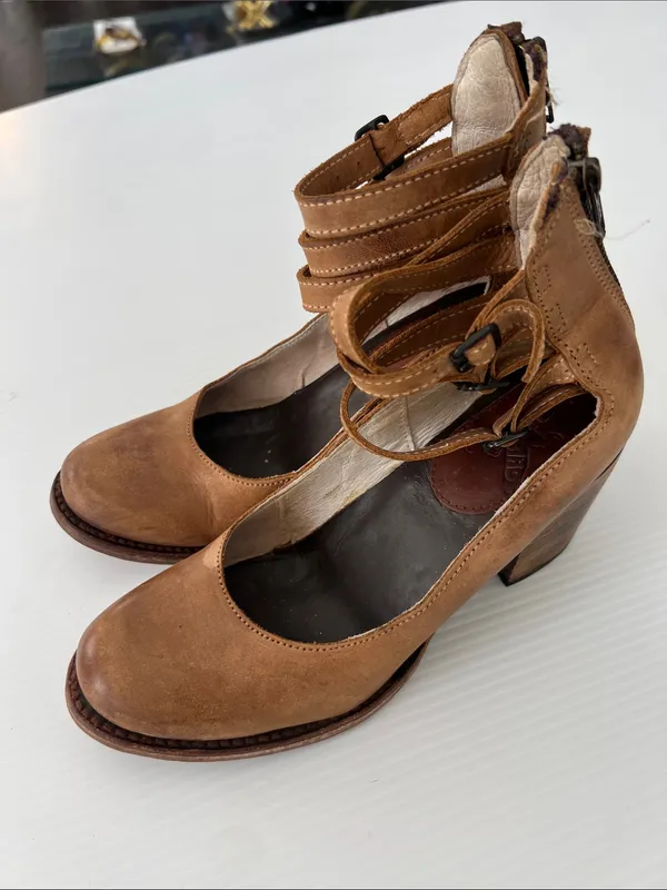 Freebird by Steven Randi Tan Womens Shoes Leather Upper Lining and Soles Ankle Straps Sz 8 - Image 6