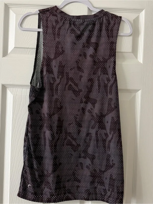 ZYIA Active Camo Perforated Tenniscore Sleeveless Workout Tank Women’s Medium - Image 2