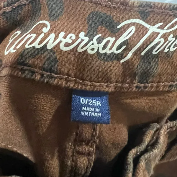 Universal Threads Women's Leopard Print High-Rise Jeans Size 0 Brown - Image 9
