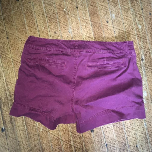 American Eagle size 4 midi stretch maroon shorts - Image 3