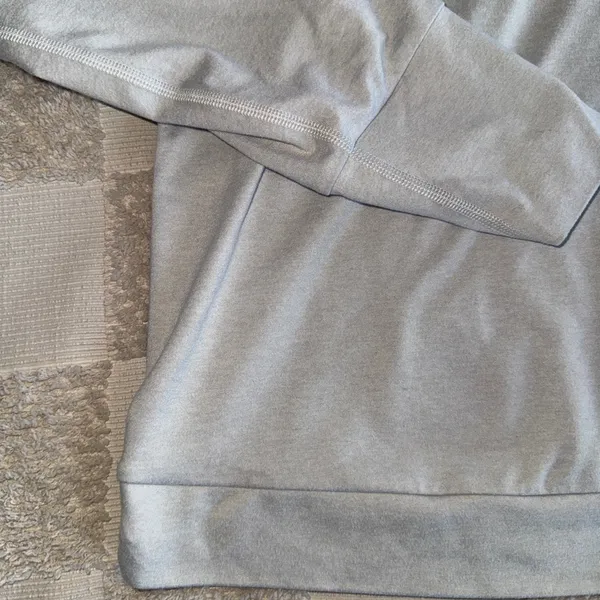 Vuori Women's Halo Essential‎ Hoodie in a light grey color size L - Image 3