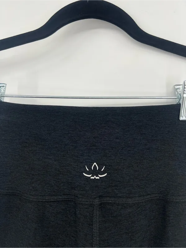 Beyond Yoga At Your Leisure High-Rise Biker Shorts V-Waist Space Dye Black Small - Image 12