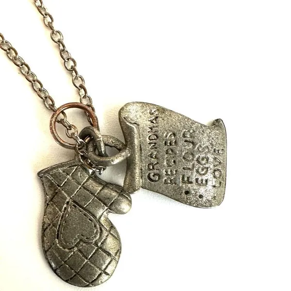 Silver tone recipe and oven mit charm necklace - Image 3