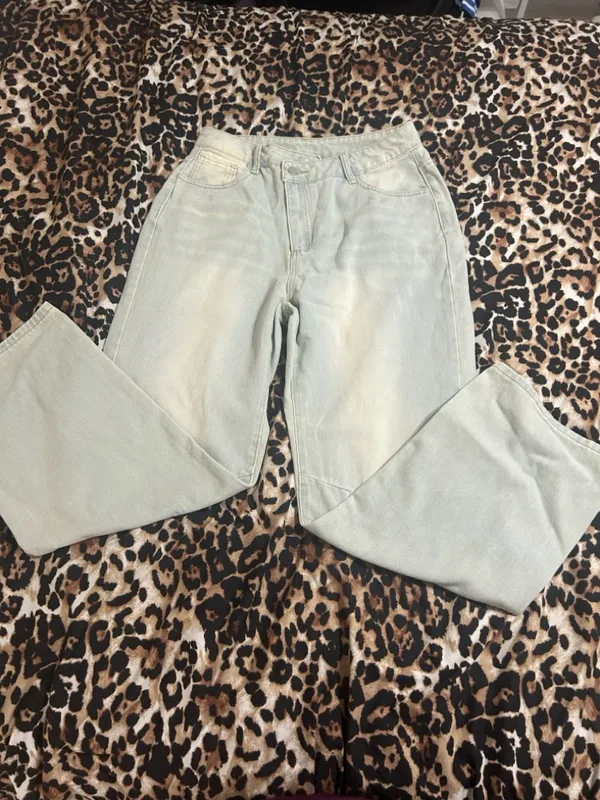 Classic High-Rise Wide-Leg Women's Jeans in Light Sage - Image 2