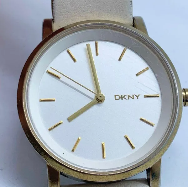 Dkny women watch 34mm gold tone solid stainless steel white Leather band WR runs - Image 2