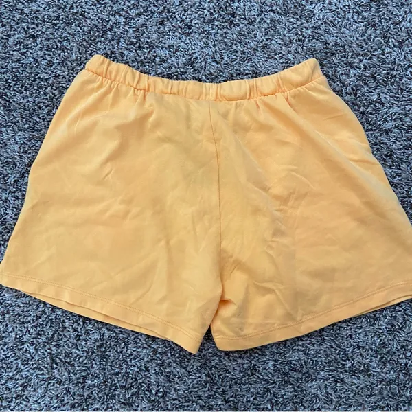 H&M orange sweatshorts - Image 5