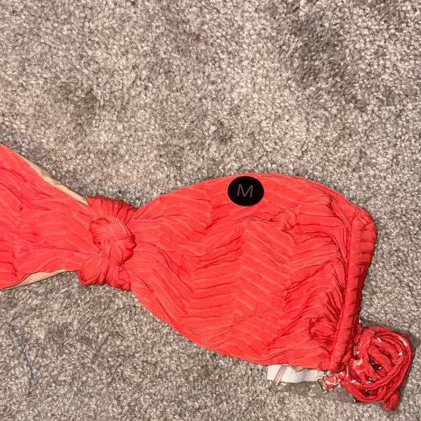New Cotton On coral textured Bikini Top ban-do size s/m - Image 4