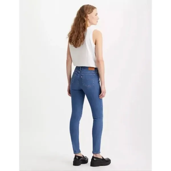 Levi’s 711 Skinny Jeans Medium Wash Size 26 - Image 2