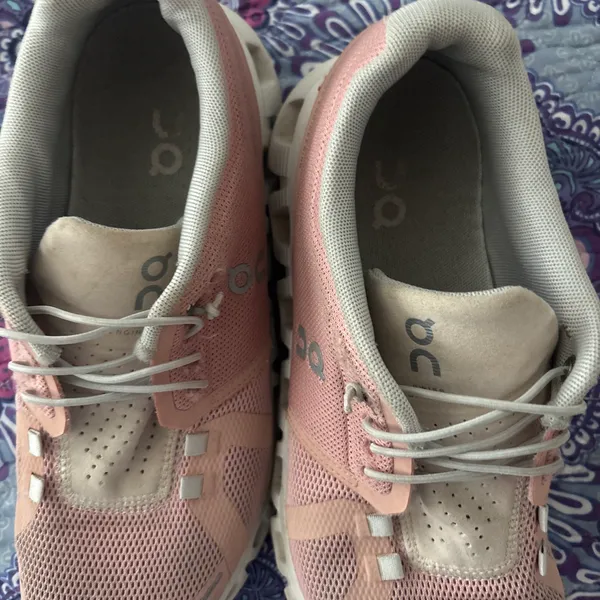 On cloud, pink and cream - Image 3