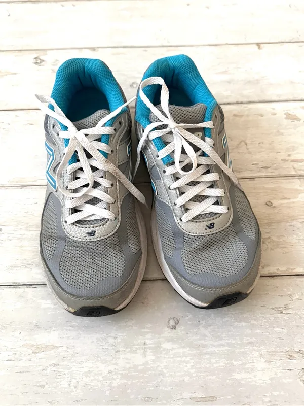 New Balance Size 6.5 Women’s Wide Sneakers Tennis Athletic Shoes Blue Gray - Image 3