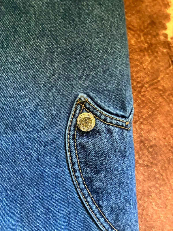 Vintage Lawman medium washed high rise jeans size 0 slim fit will measure upon request The only flaw on these jeans is the zipper is missing on the fly BUT that's such a easy fix. Price reflects. - Image 3
