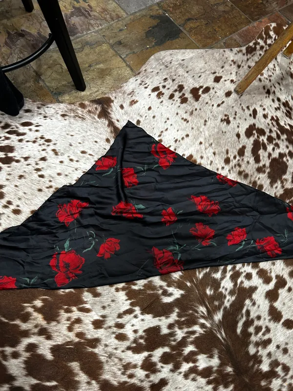 Rose print wild rag Black - Image 2