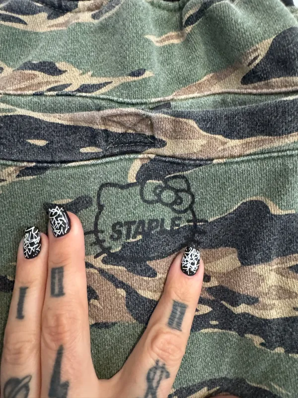 Hello Kitty X Staple Pigeon Camo Sweatpants- XL - Image 6