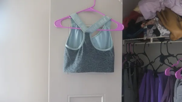 PINK Victoria's Secret seamless lightly lined sport sports bra sparkly pink on straps in gray and blue size medium. - Image 4